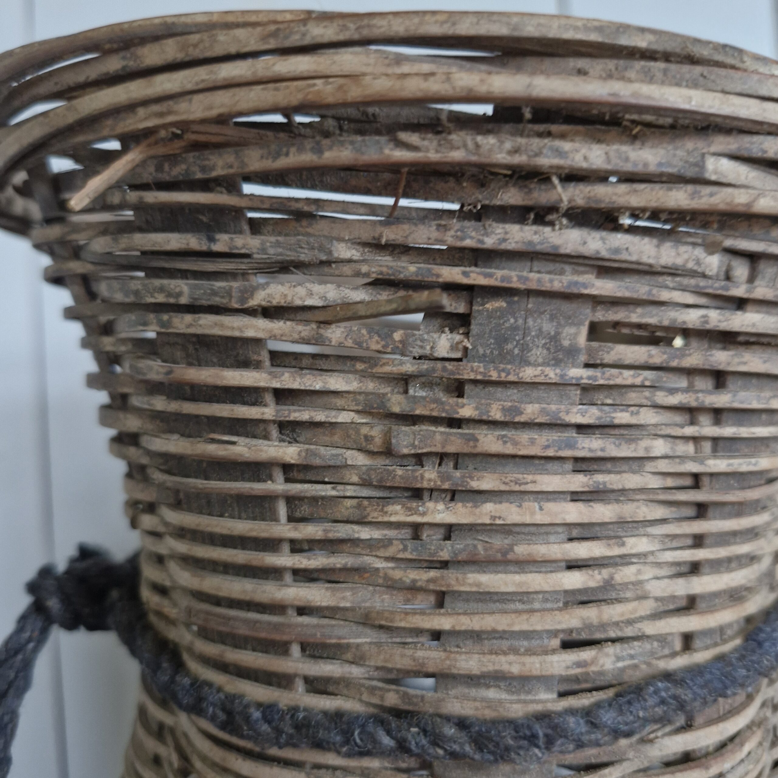 LUKSA | Oud mandje India met touw