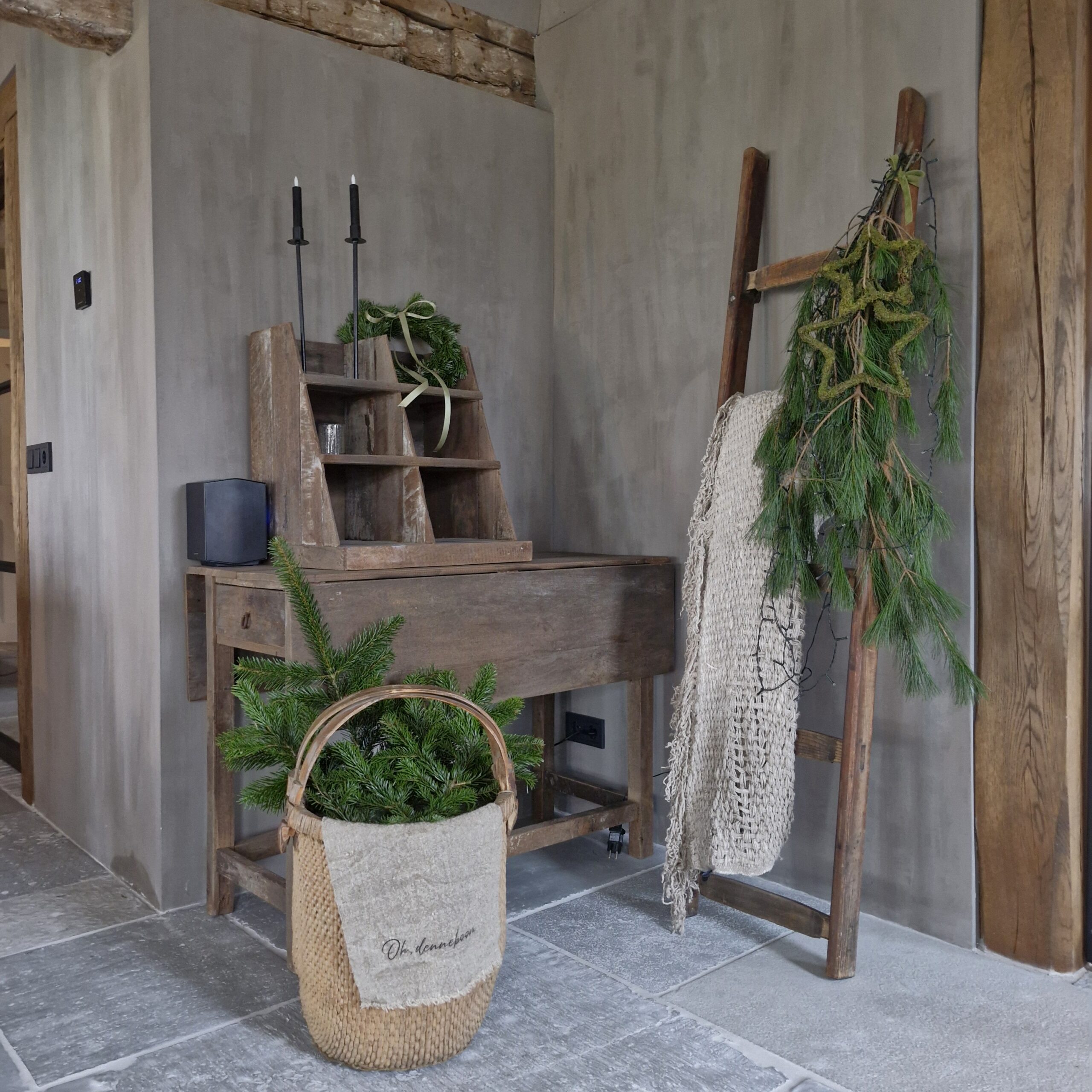 Antieke oosterse mand met hengsel | LUKSA